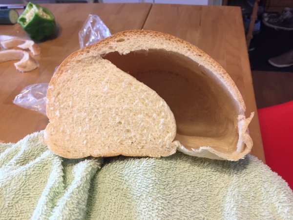 Огромная булка хлеба