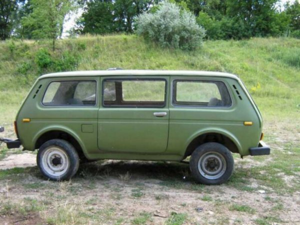 Нива 21313 седан