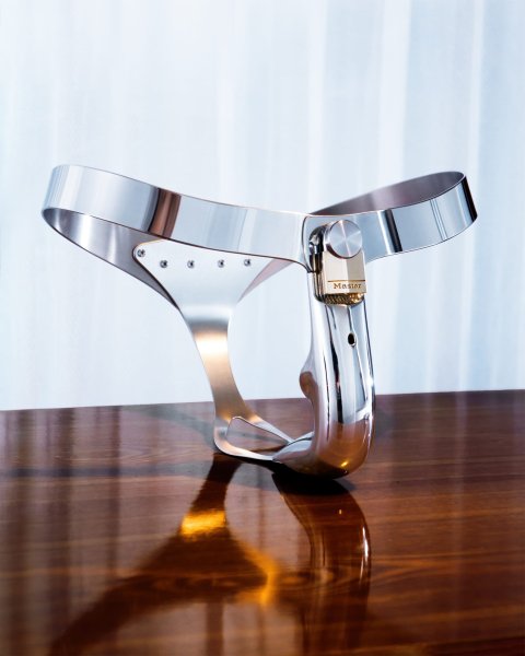 Лора Вандервурт в поясе верности