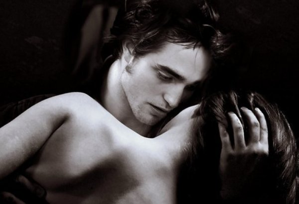 Роберт Паттинсон в постели