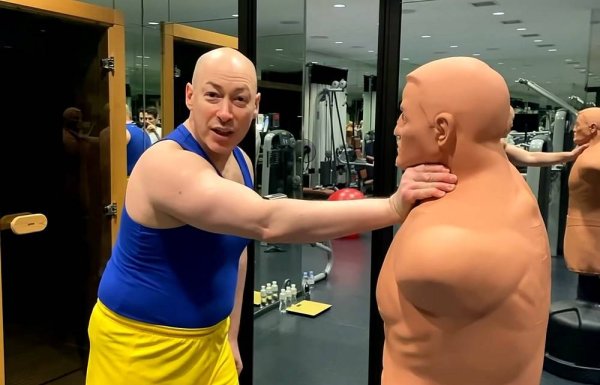 Дмитрий Гордон в спортзале