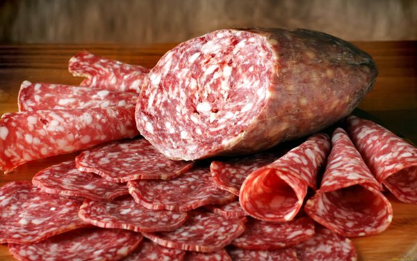 Копченая колбаса