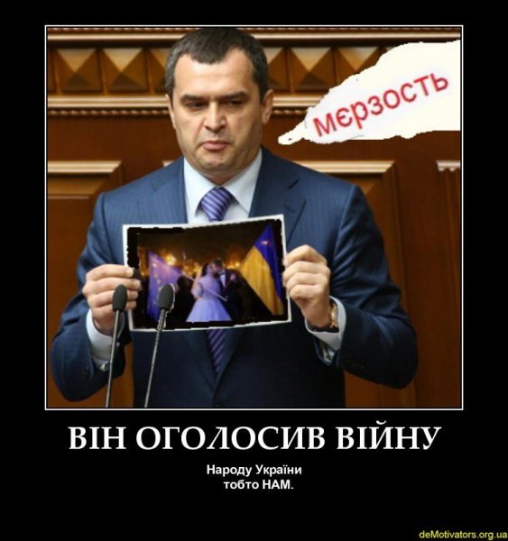 Путин и Медведев под дождем