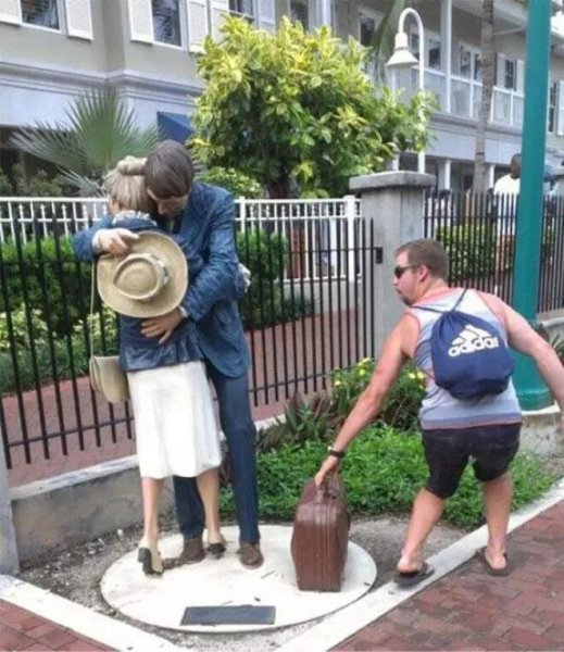 И улыбка без сомненья