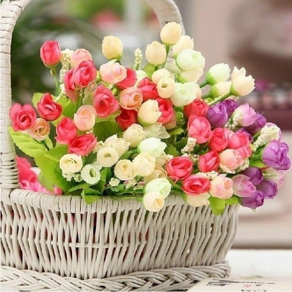 Цветы в корзине