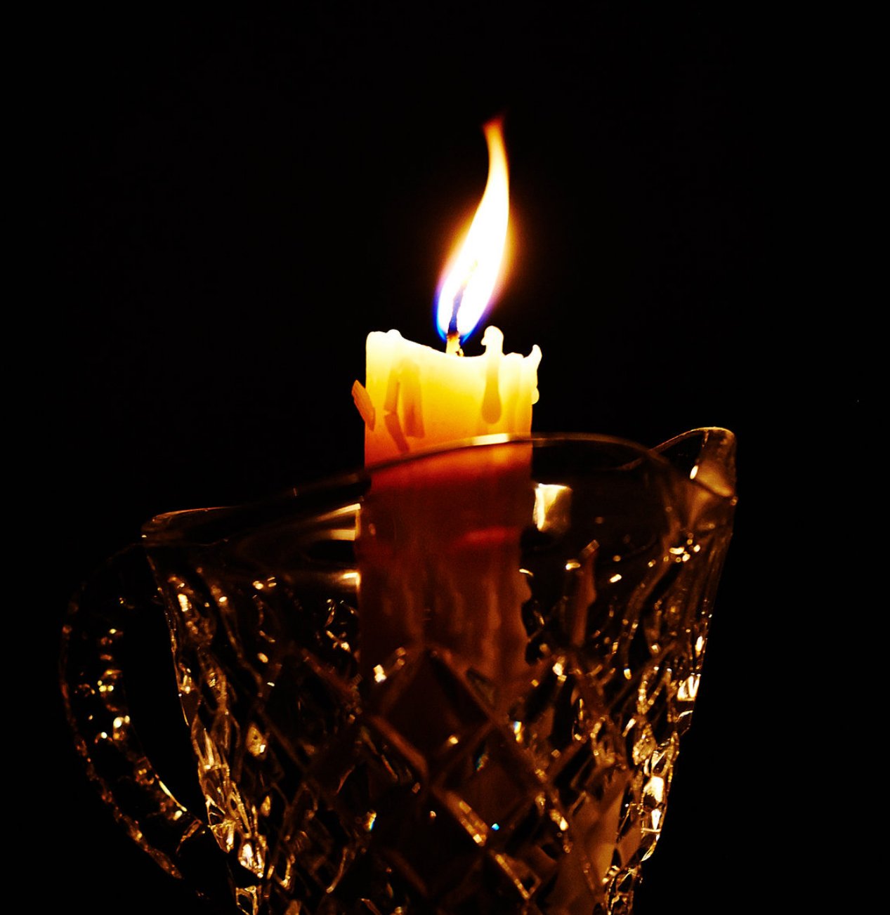 Свечк. Свеча памяти. Траурная свеча. Поминальная свеча. Свеча скорби.