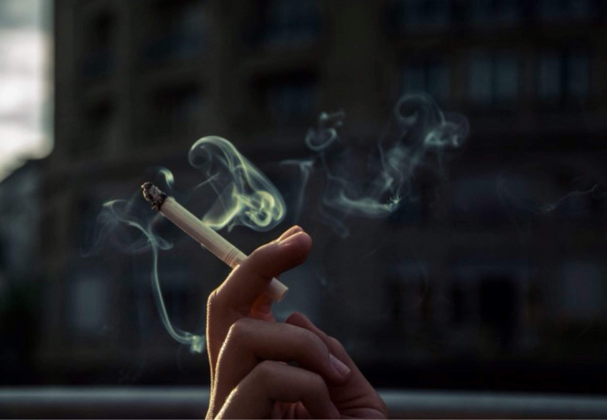 Песня ночь сигарета. Сигареты Эстетика. Курение Эстетика. Рука с сигаретой Эстетика. Дым сигарет Эстетика.