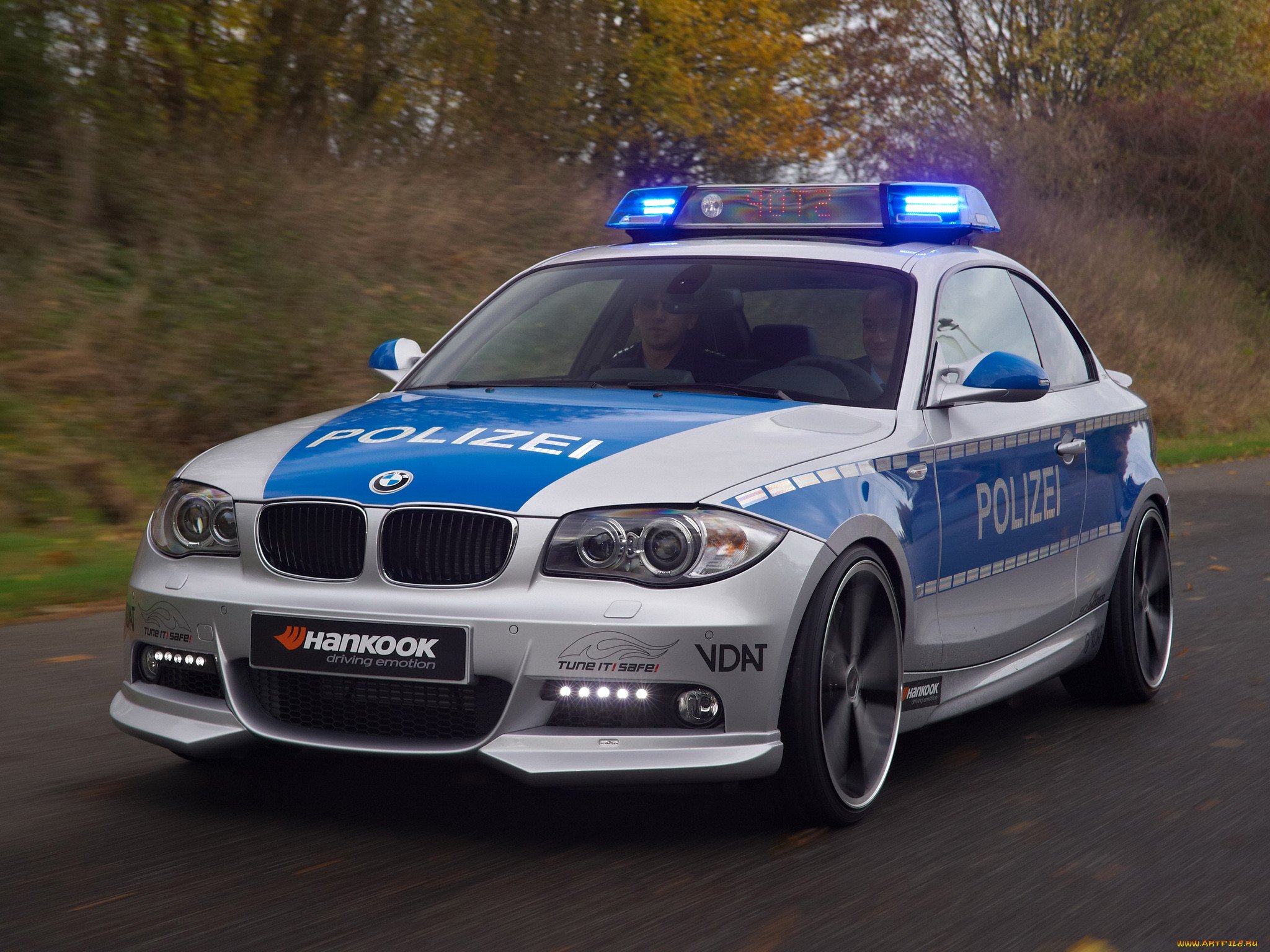 Открой полицейскую машину. Полицейская БМВ е39. E60 BMW Полицейская. БМВ е39 полиция. БМВ е92 Полицейская.