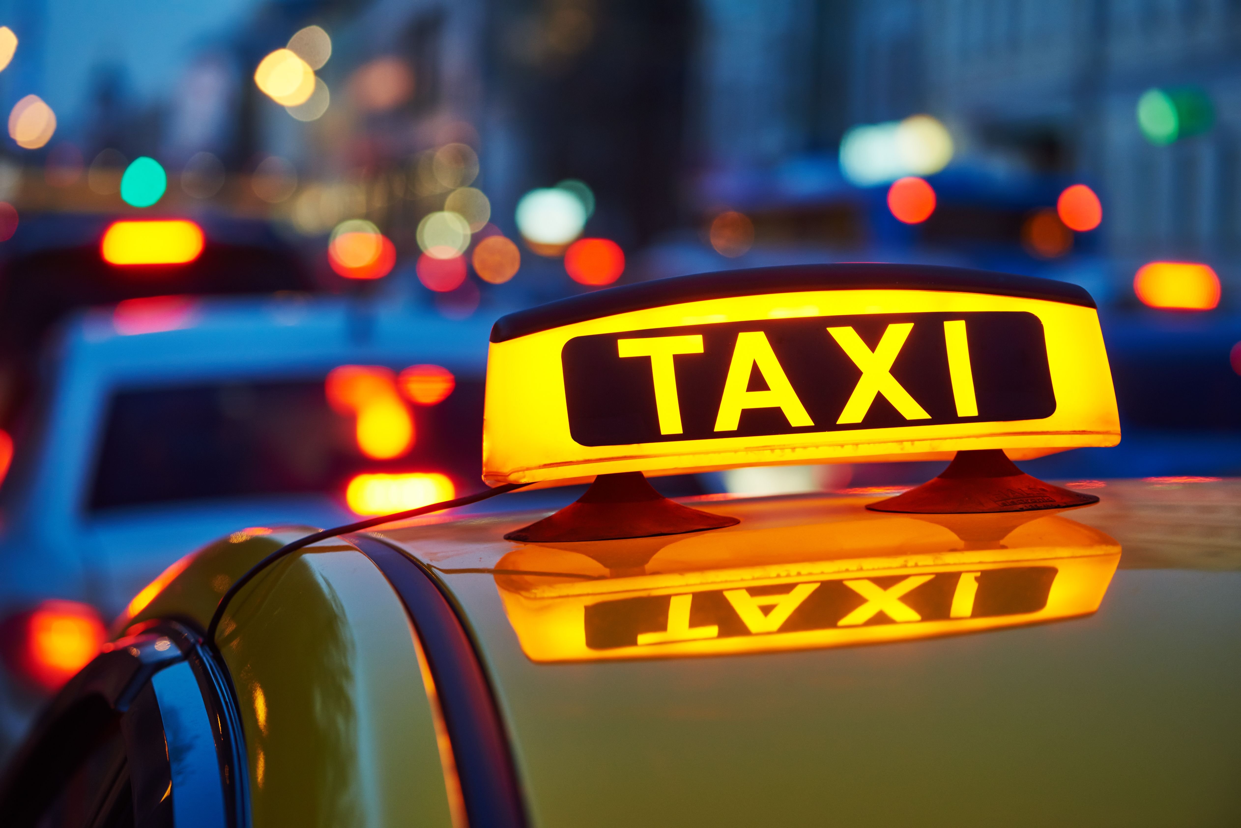 Когда день таксиста в 2024 году. Машина "такси". Автомобиль «такси». Такси картинки. Красивое такси.