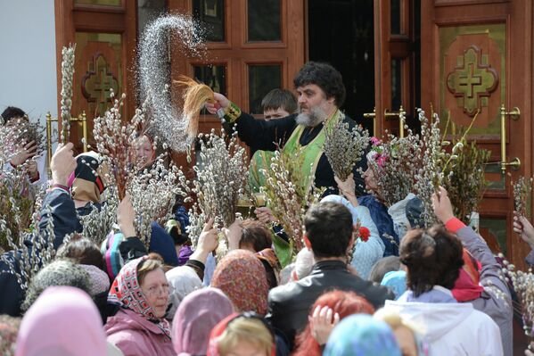 Праздник Вербное воскресенье в церкви