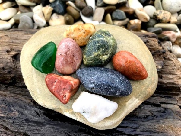 Разноцветная морская галька