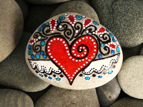 Роспись на маленьких камушках