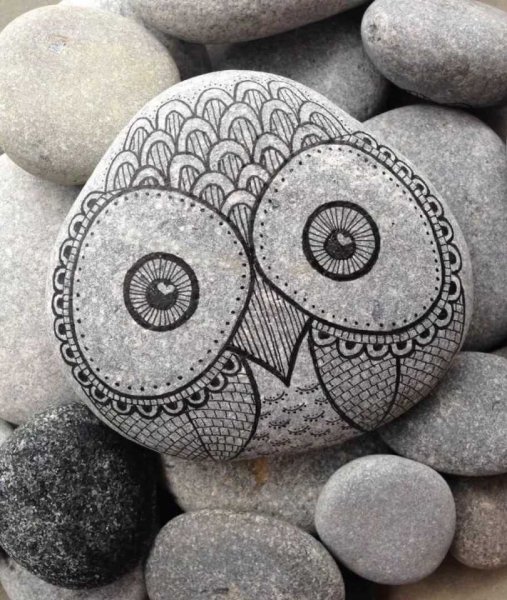 Рисование на камешках
