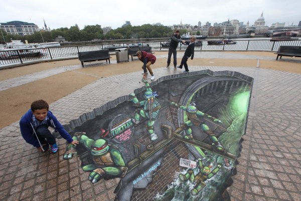 Граффити на асфальте