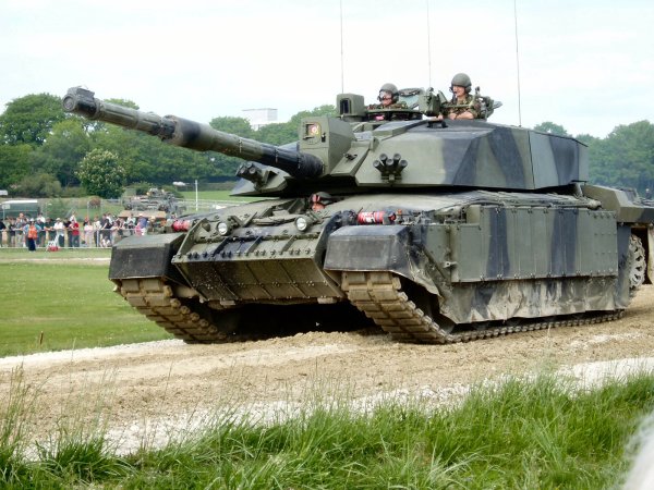 Танк Challenger 2