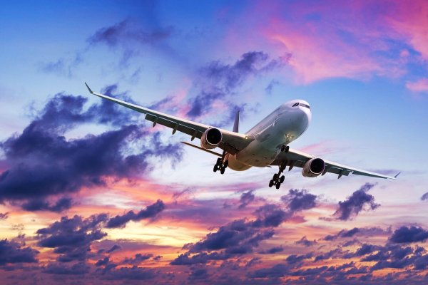 Самолет в небе