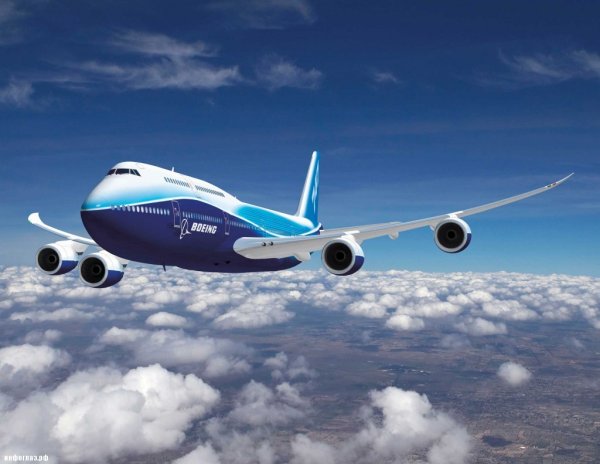 Авиалайнер Boeing 747