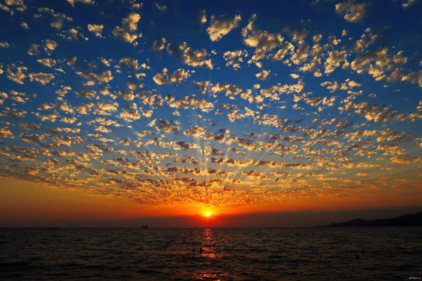 Красивый закат на море