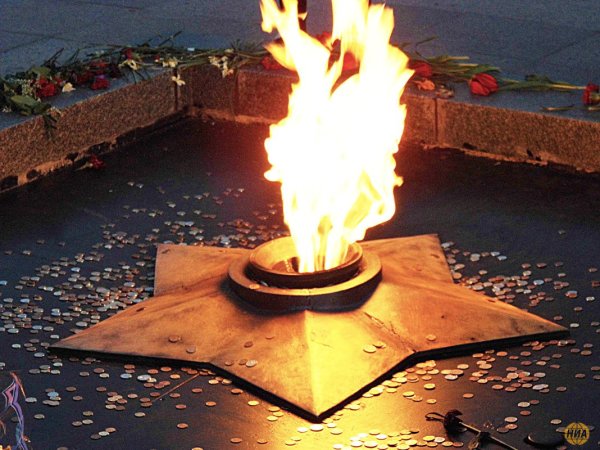 Горящий вечный огонь