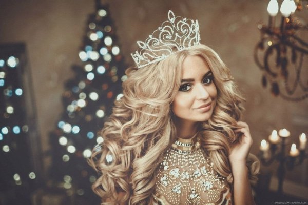 Девушка в короне