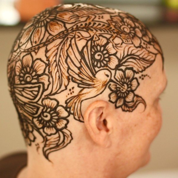 Мехенди на лысой голове