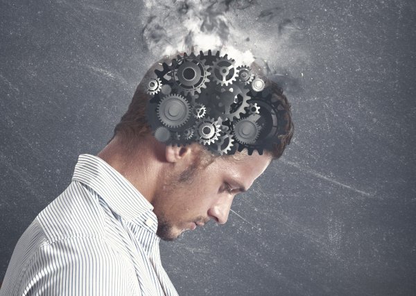 Девушка с цветами в голове