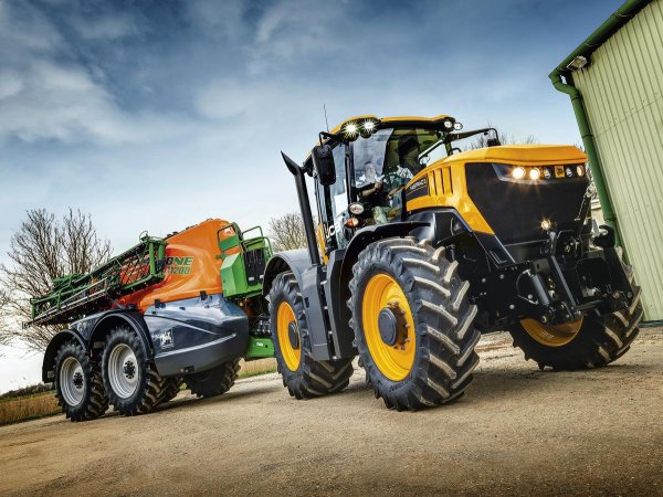 Трактор JCB Fastrac 8330