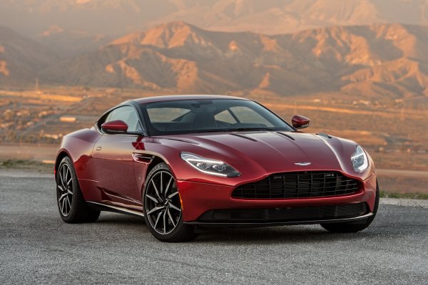 Астон Мартин db11