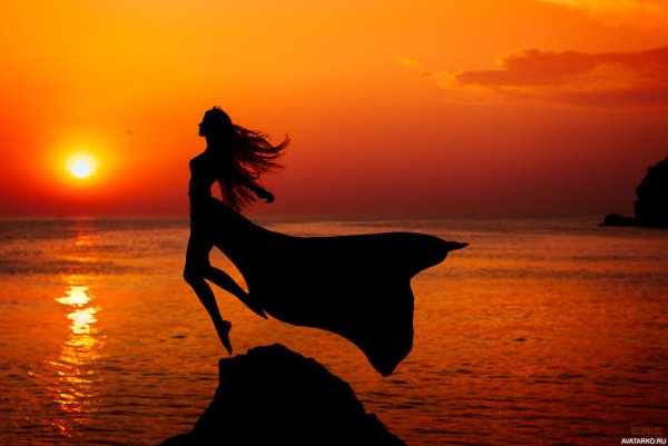 Девушка на закате