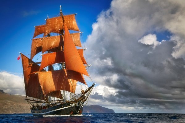 Красивый корабль