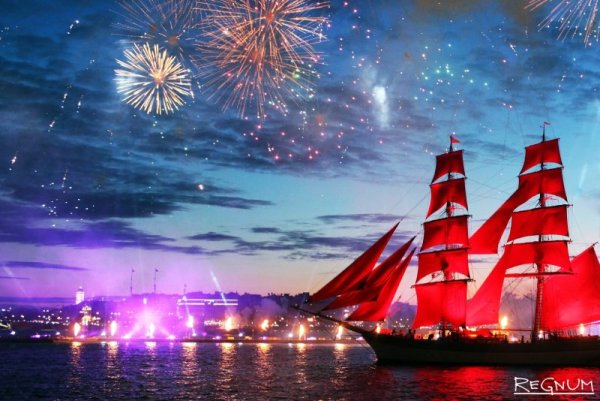 Алые паруса салют