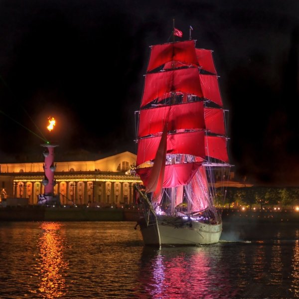Парусник Алые паруса Питер