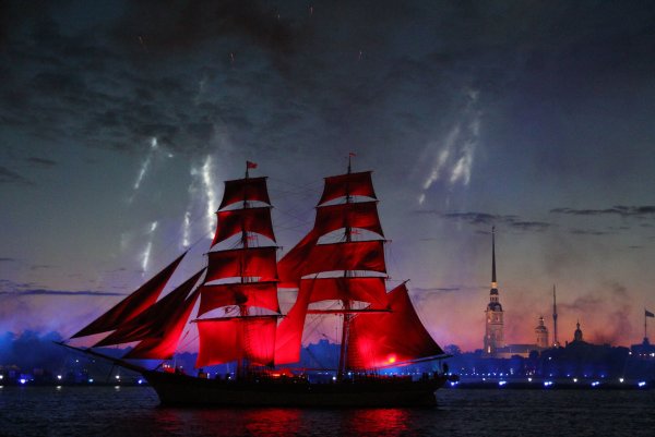 Корабль с алыми парусами в Калининграде