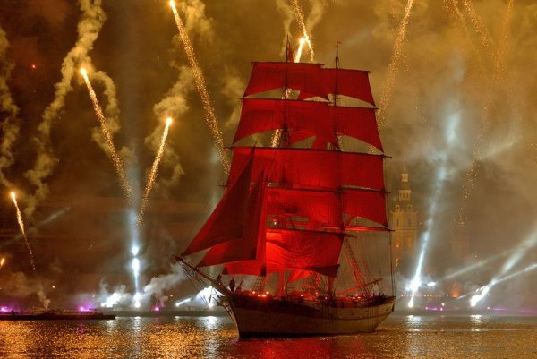 Корабль Алые паруса в Санкт-Петербурге