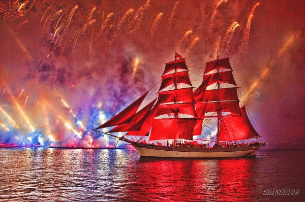 Фрегат Херсонес с алыми парусами