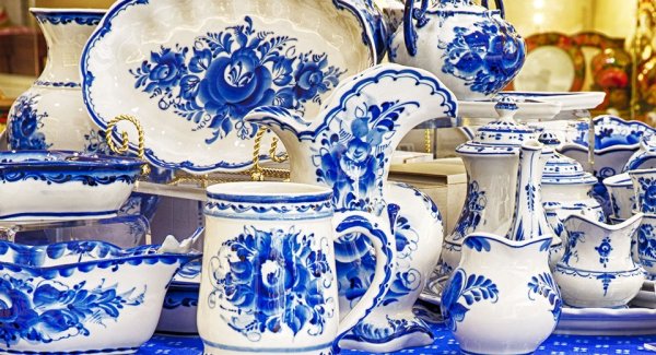 Народная керамика (Гжель, Скопин, Дымково, Каргополь).