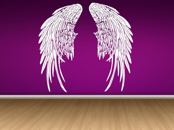 Крылья на стене