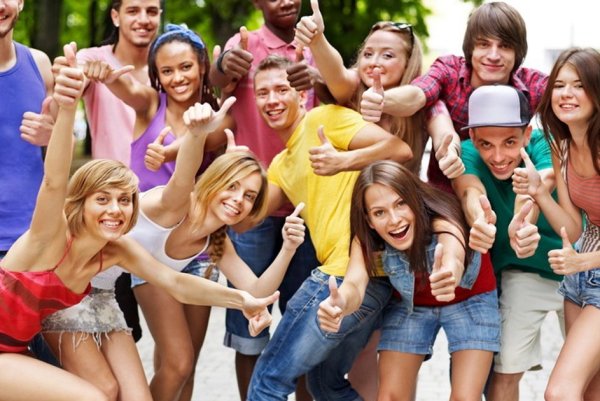 Яркая одежда для подростков