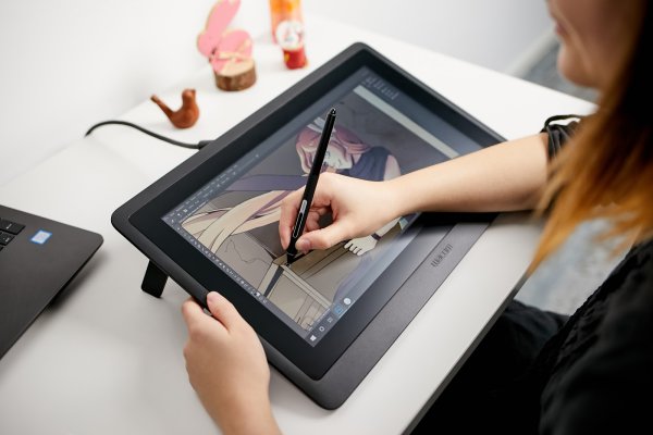 Интерактивных перьевых дисплеев Cintiq компании Wacom