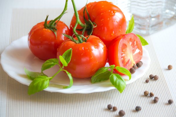Вкусные помидоры кушать