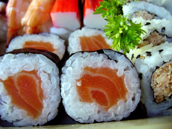 Красивые роллы и суши
