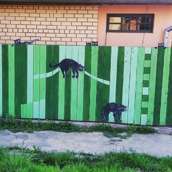 Раскрасить забор