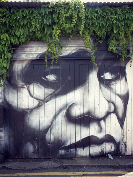 Картины на заборе