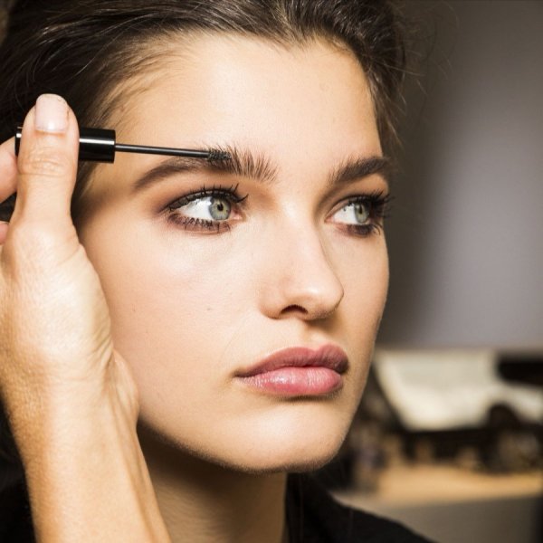 Красивый макияж с нарощенными ресницами