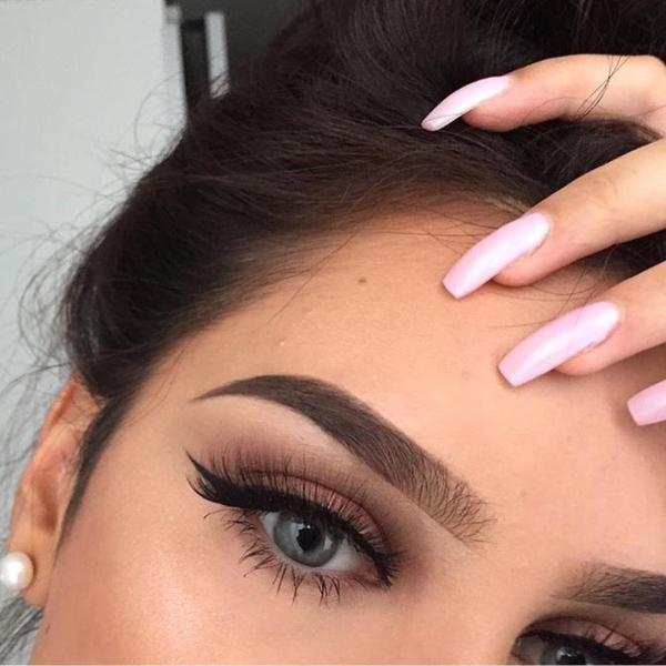 Красивые ухоженные брови