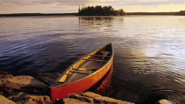 Лодка в море