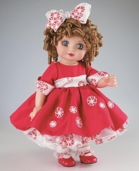 Нарядная кукла