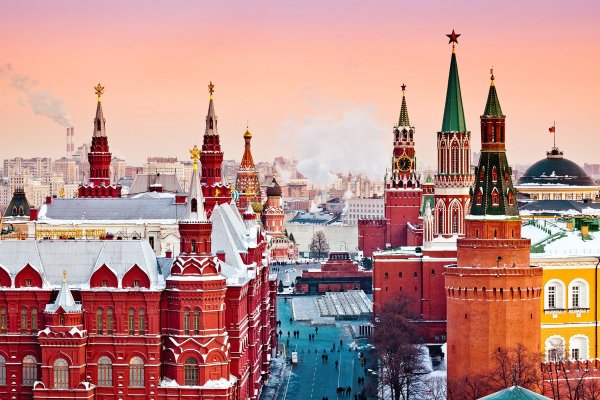 Территория Московского Кремля зимой