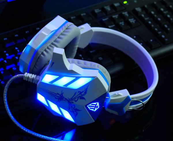 Белые игровые наушники ДНС