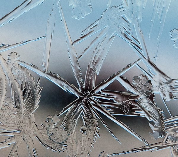 Снежинки на стекле